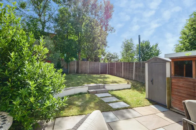 Gaydon Lane, London, NW9, photo 1