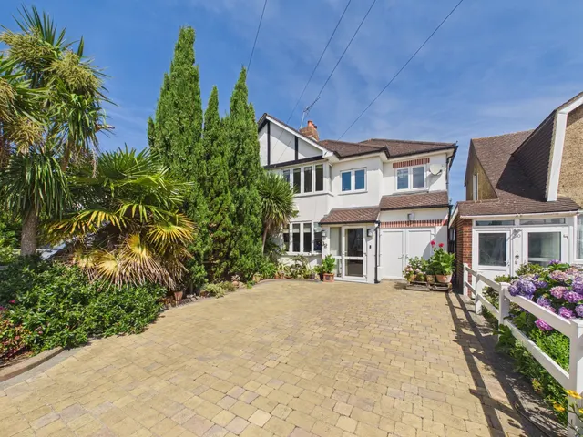Gloucester Road, Feltham, TW13, photo 1