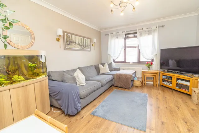 Elmfield Close, Potterspury, NN12, photo 2