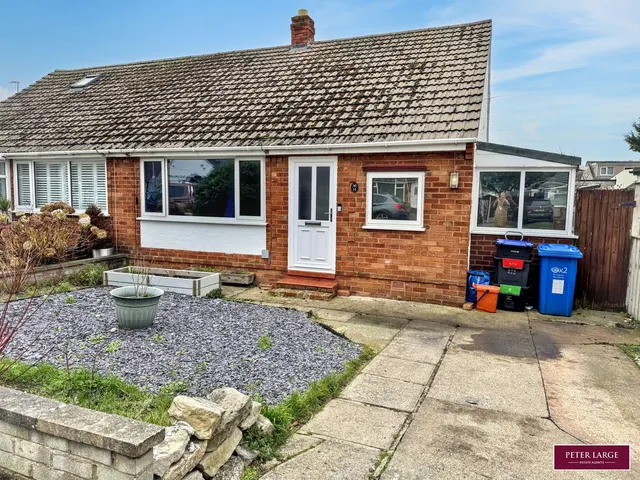 Penley Avenue, Prestatyn, Denbighshire, LL19 7RT, photo 1