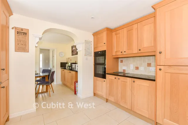 Masons Way, Pulborough, RH20, photo 3
