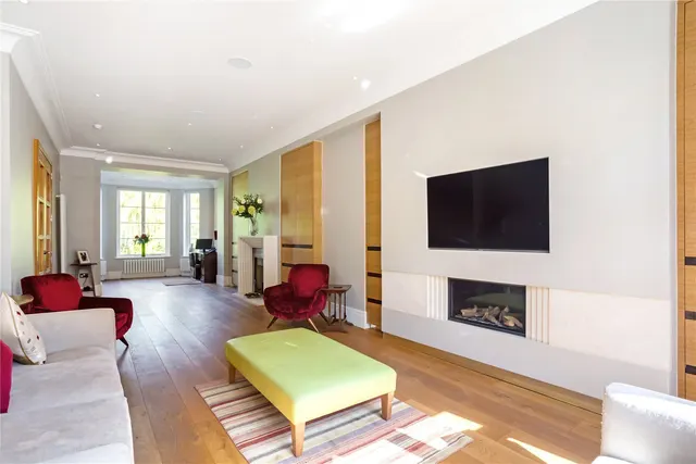Photo 3 — Elgin Crescent, London, W11