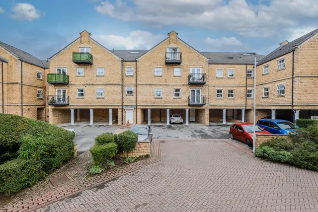 Narrowboat Wharf, Leeds, LS13, photo 1