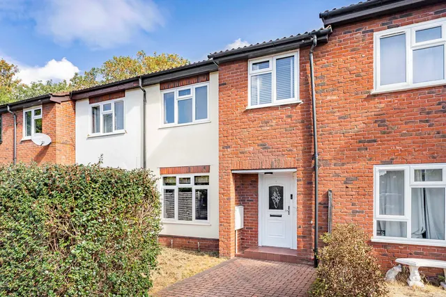 Pooley Avenue, Egham, TW20, photo 1