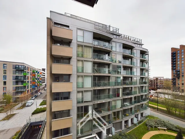 Waterside Way, Tottenham Hale N17 9GE, photo 1
