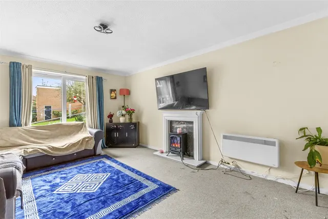 Castleview Gardens, High Wycombe, HP12, photo 2
