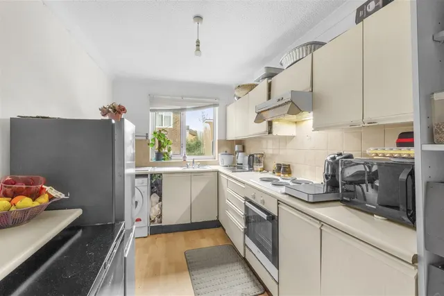 Castleview Gardens, High Wycombe, HP12, photo 3