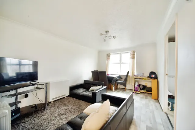Photo 2 — Harston Drive, ENFIELD, Middlesex, EN3