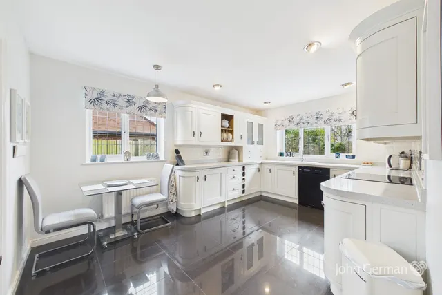 Fox Court, Kings Bromley, photo 3