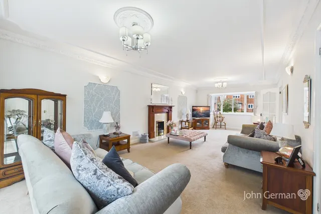 Fox Court, Kings Bromley, photo 2