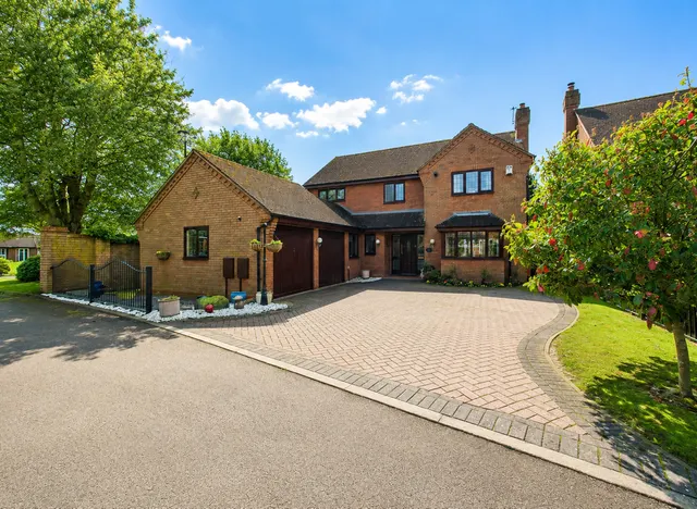 Fox Court, Kings Bromley, photo 1