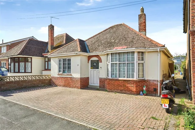 Louis Road, Sandown, PO36, photo 1