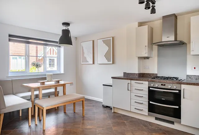 Photo 2 — Blackberry Close, Gloucestershire, Yate, BS37 7DE