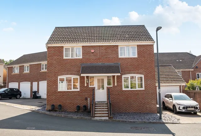 Blackberry Close, Gloucestershire, Yate, BS37 7DE, photo 1