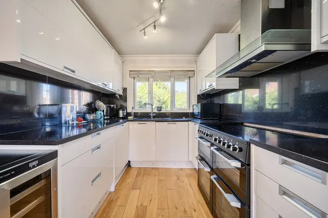 Photo 2 — Maygood Street, Islington, London, N1
