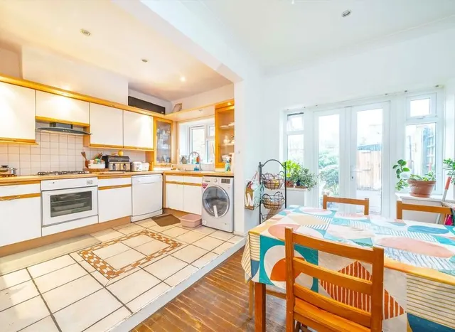 Photo 3 — Grosvenor Road, Hanwell, W7