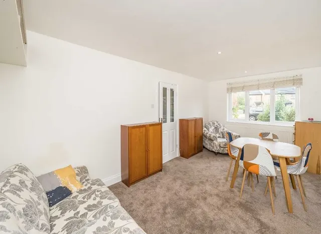 Cheeseman Close, Hampton, TW12, photo 3