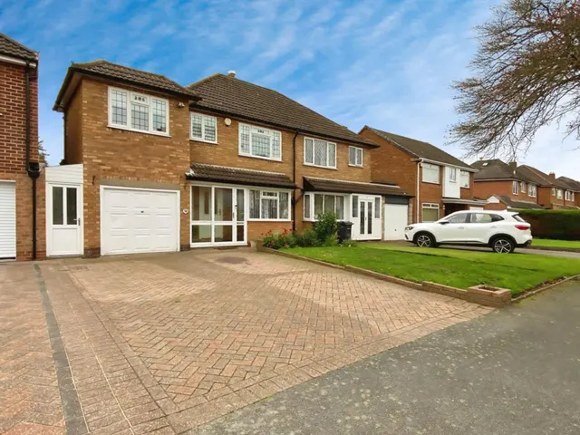 Bedford Drive, Sutton Coldfield, photo 1