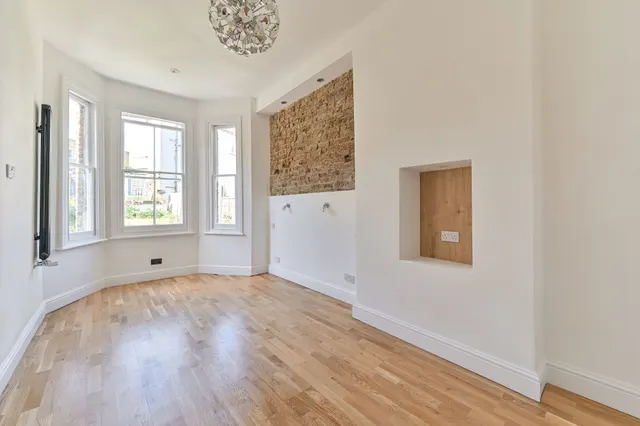 Photo 2 — 29b Devonshire Road, London
