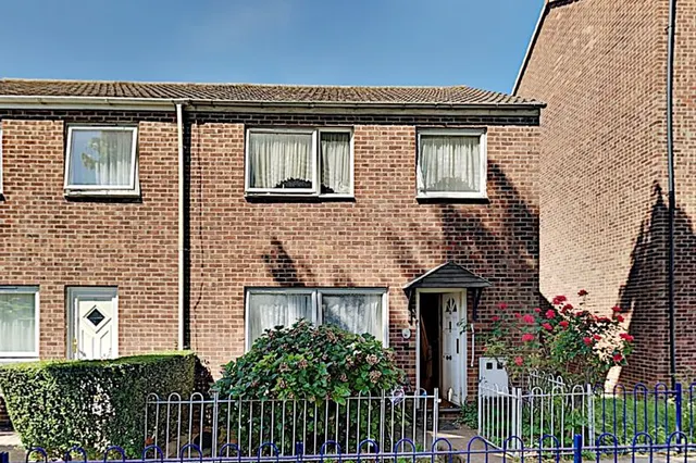 Photo 2 — Chenappa Close, London E13 8DY