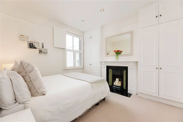 Photo 3 — Amerland Road, London, SW18