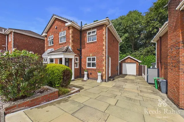 Grosvenor Gardens, Manchester, Greater Manchester, M22, photo 1