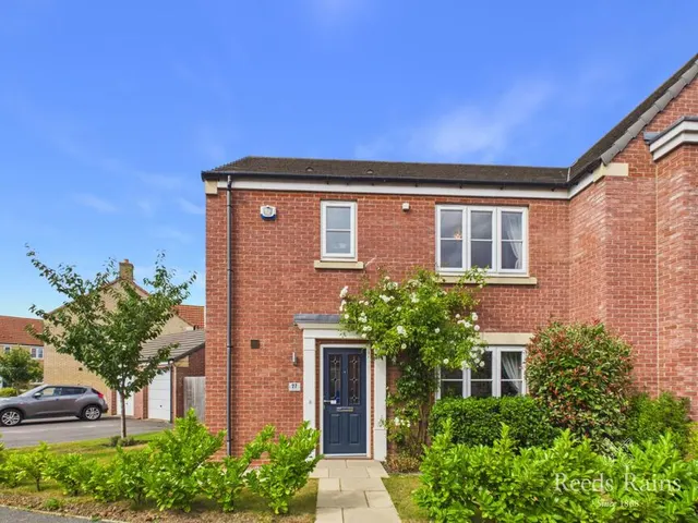 3 bedroom house — Ouzel Grove, Eastfield, North Yorkshire, YO11