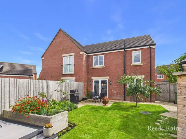 Photo 2 — Ouzel Grove, Eastfield, North Yorkshire, YO11