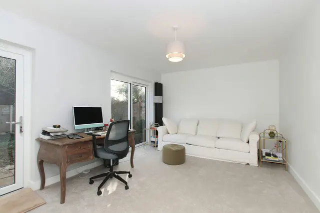 Photo 3 — Tannsmore Close, Hemel Hempstead, Hertfordshire, HP2 5LH