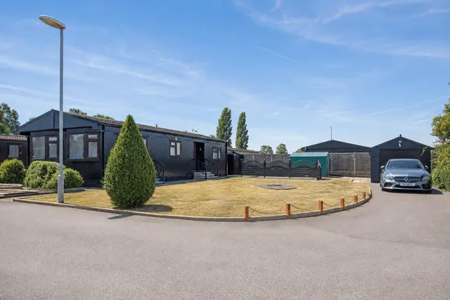 Cedar Close, The Elms, LN1, photo 1