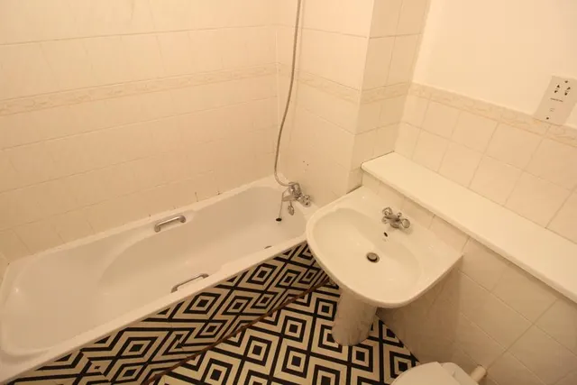 Earls Meade, Luton, LU2, photo 3