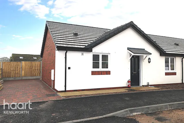 Aston Lane, Wolverhampton, WV5, photo 1