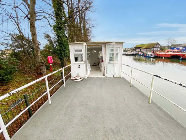 Platts Eyot, Hampton, TW12, photo 3