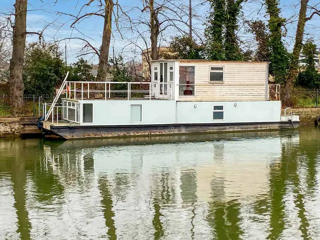 Platts Eyot, Hampton, TW12, photo 1