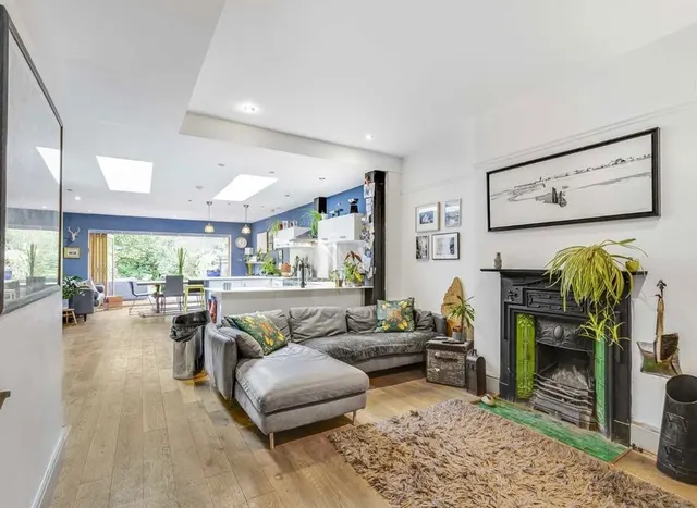 Photo 2 — Copthall Gardens, Twickenham, TW1