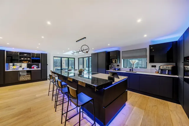 Sorrel Drive, Lightwater, photo 2
