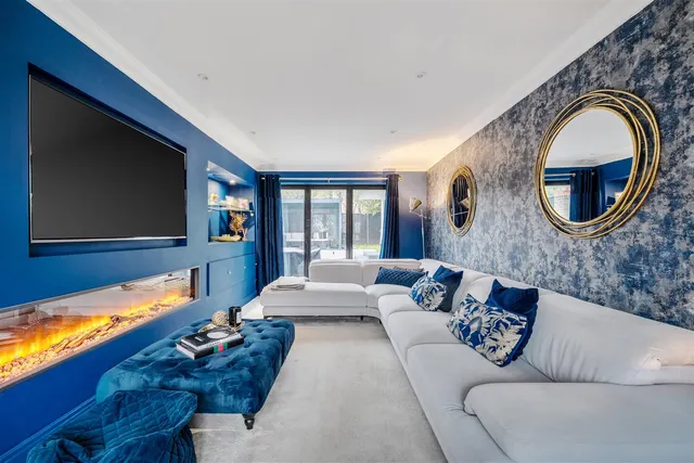 Sorrel Drive, Lightwater, photo 3
