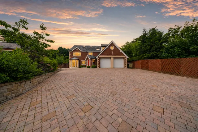 Oak House, Thorp, photo 1