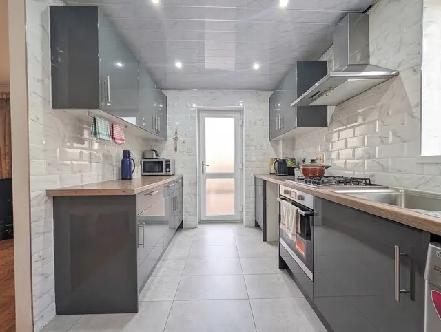 Davenport Drive, Woodley, SK6, photo 2