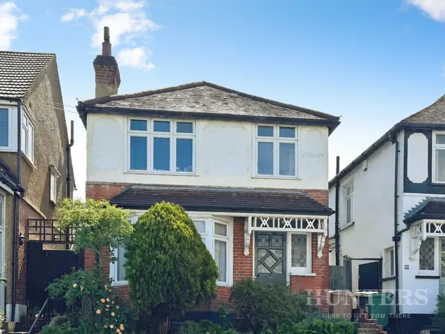 Wallace Crescent, Carshalton, SM5, photo 1
