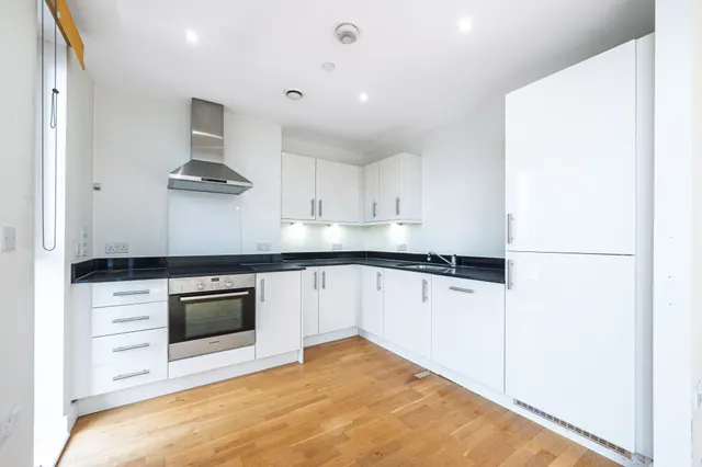 London, NW9, photo 2