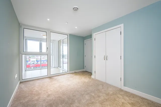 London, NW9, photo 1