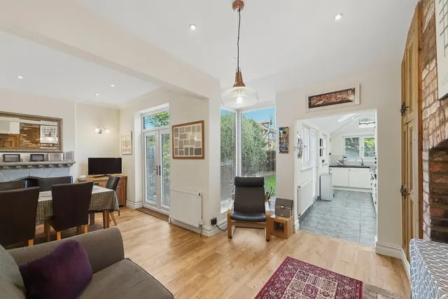Delahays Road, Hale, WA15, photo 2