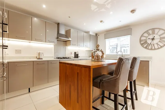 Whitefield Way, Kelvedon Hatch, CM15, photo 2