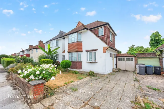 Amberwood Rise, New Malden, photo 1