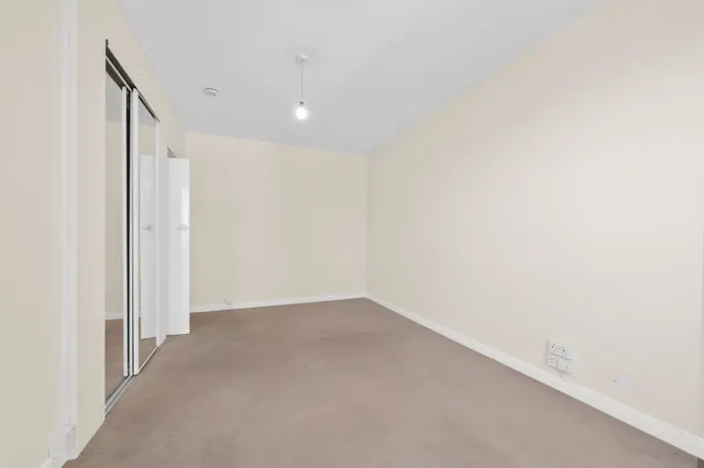 Wyke Road, London, SW20, photo 3