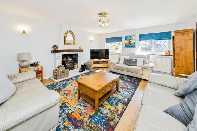 Snow Hill, Copthorne, RH10, photo 1