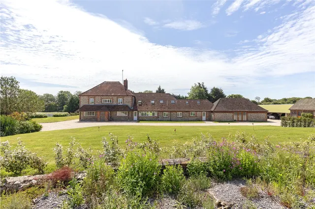 A Farmhouse Estate With Five Holiday Cottages, Planning Permission & 5.77 Acres, photo 1