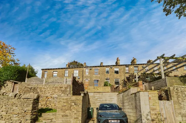 Laythorpe Terrace, East Morton, BD20, photo 3