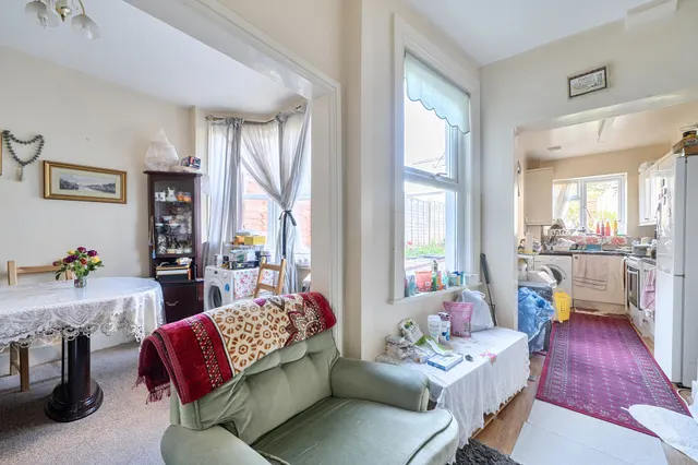 65 Mostyn Avenue, Wembley, photo 1